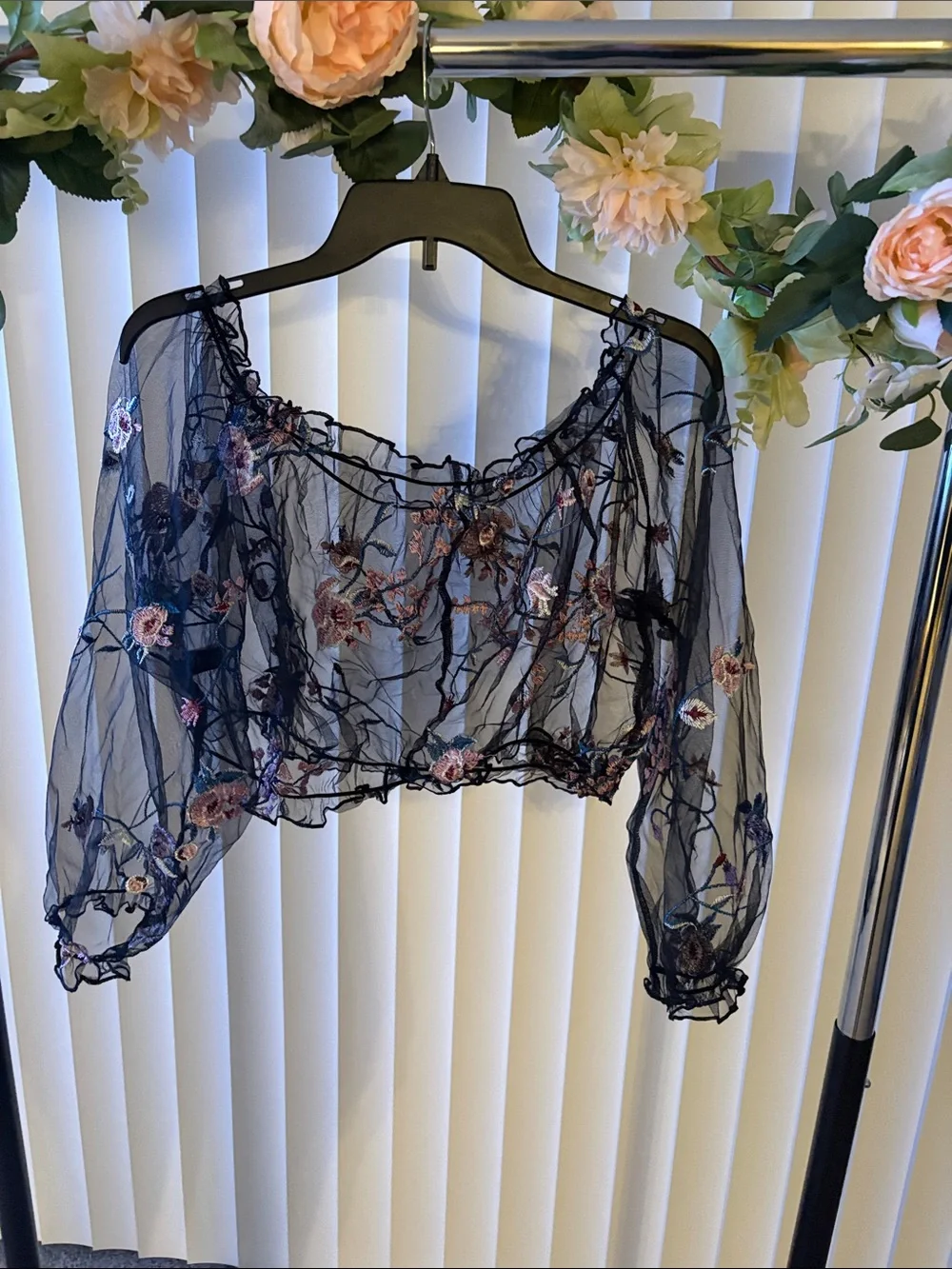 SHEIN Black Sheer Embroidered Floral Overlay - Picture 3 of 3